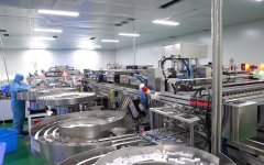 集团全自动标准化产线，实现效率与品控双飞